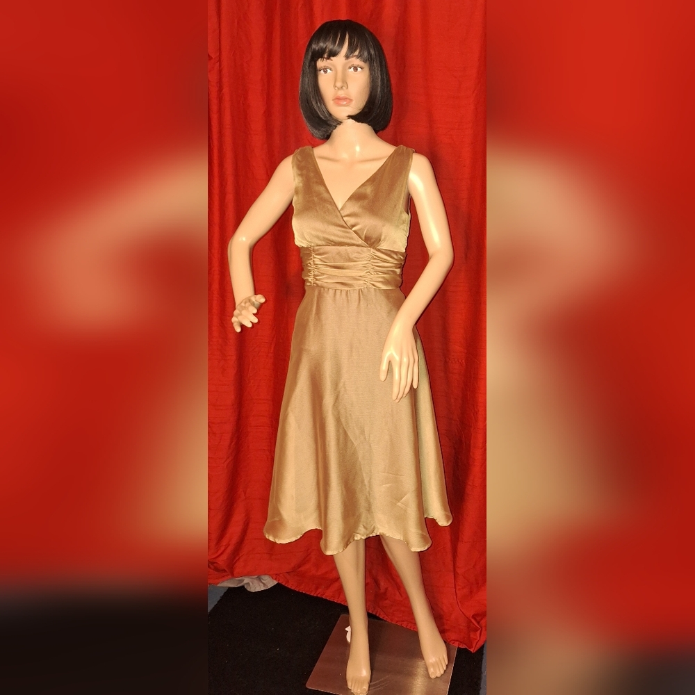 CONNECTED PETITE/ GOLD / size 6 petite/ sleeveless midi dress